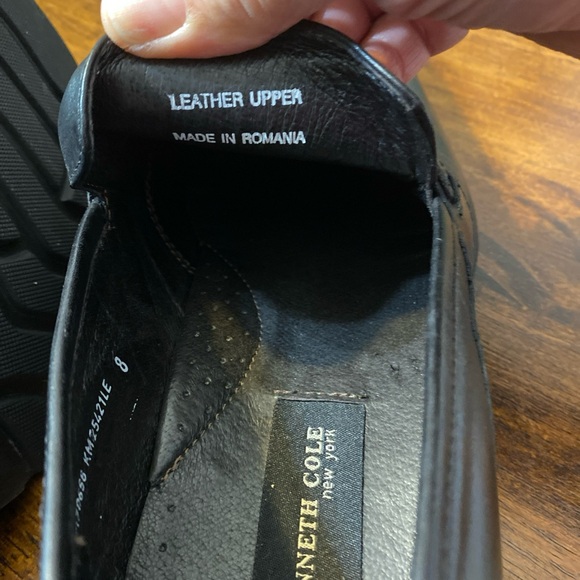 Kenneth Cole Leather Loafers with chain detail men’s size 8, black - Picture 9 of 11